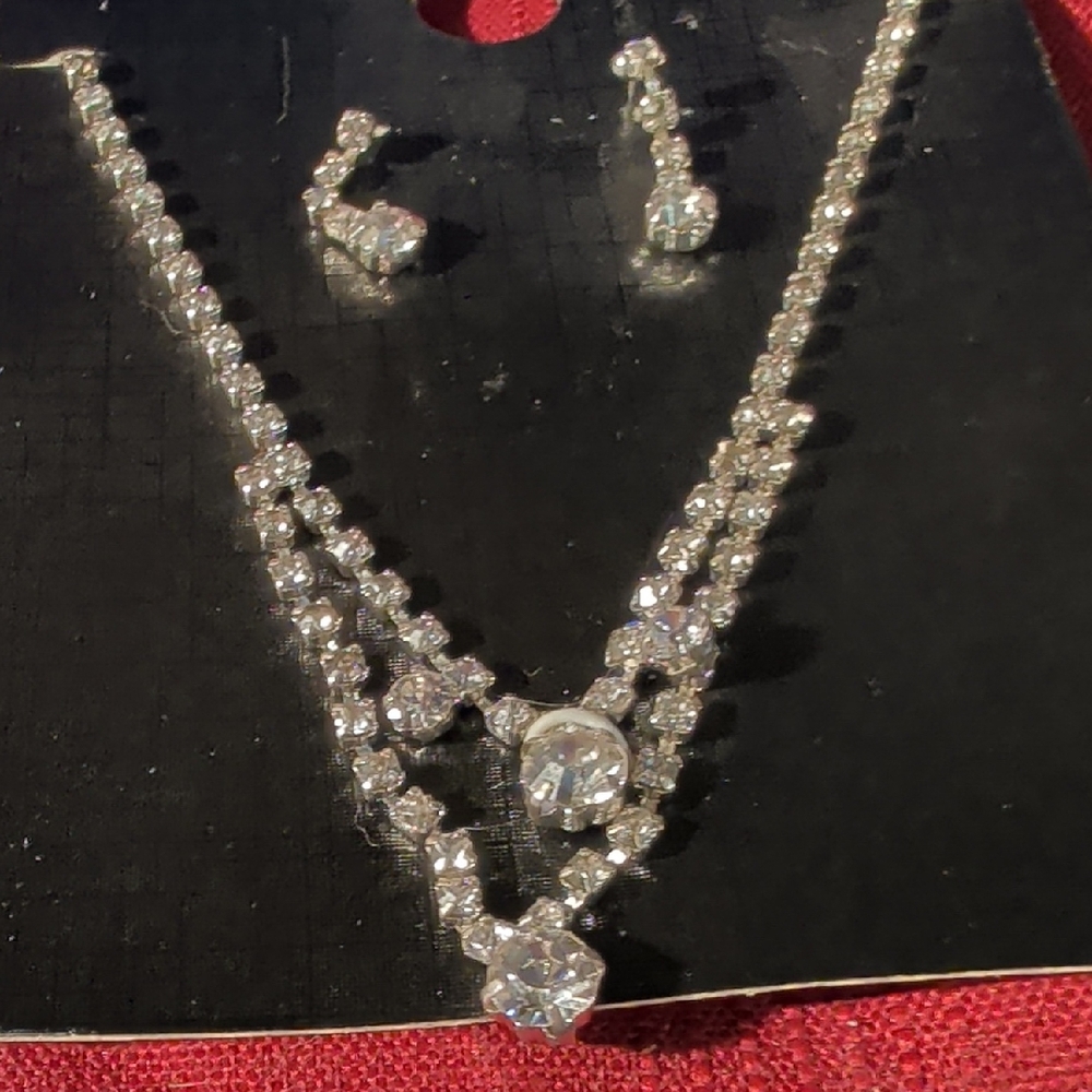 Elegant Silver Crystal Necklace and Earring Set